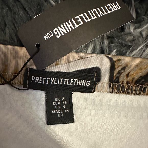 PrettyLittleThing Zipper Print Mini Skirt - Picture 3 of 3